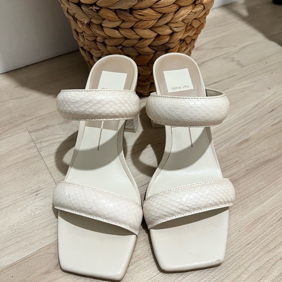 Dolce Vita Pascoe Sandal in Vintage Ivory - Picture 2 of 5